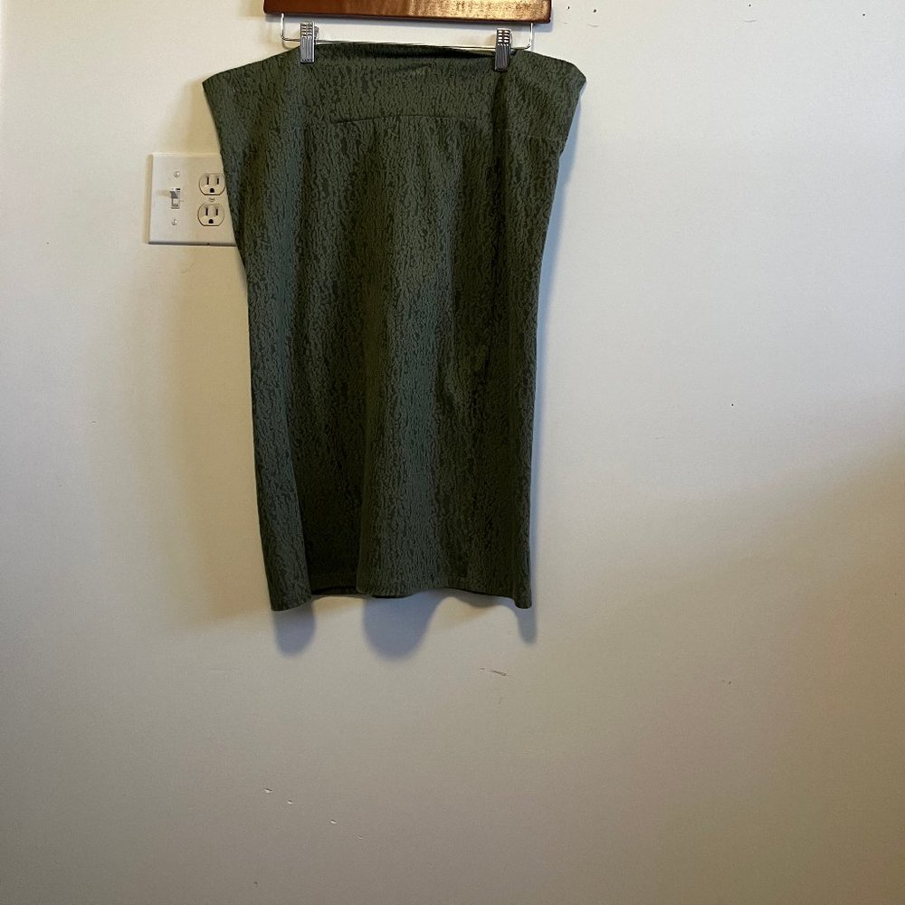 NWOT Lula Roe olive green body con skirt size 2x